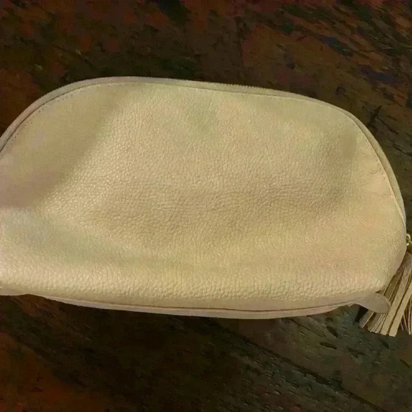 Tartan & Twine cosmetic travel case purse pebbled beige tassel 7 slots - Picture 2 of 5